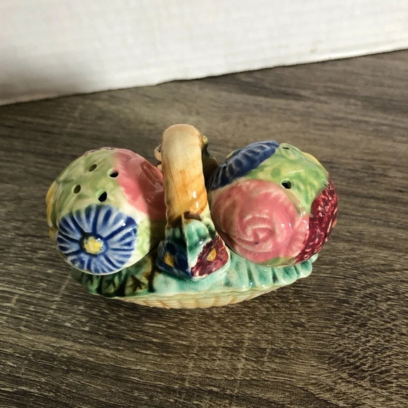 Vtg Ceramic Salt  and Pepper Set - Picture 2 of 10